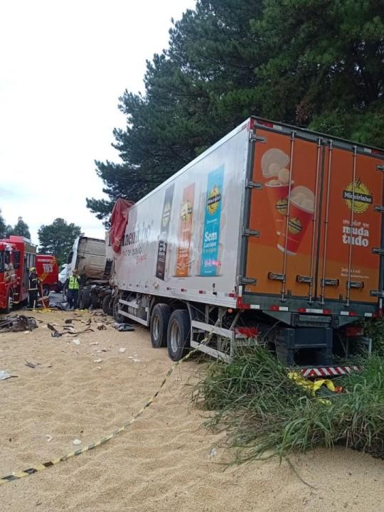 Acidente grave entre caminhões BR-280 Santa Catarina