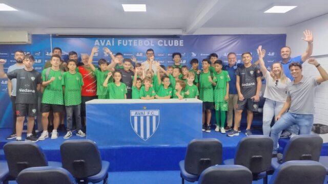 Alunos da ARCEB visitam o Avaí Futebol Clube