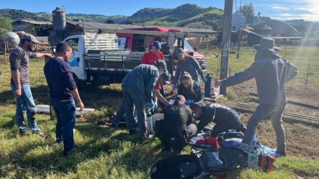 Equipe do SAER-Fron realizando atendimento médico de emergência