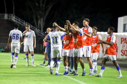 Avaí comemorando gol contra Novorizontino-SP