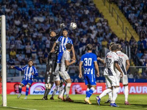 Escudo do Avaí vs Ponte Preta-SP