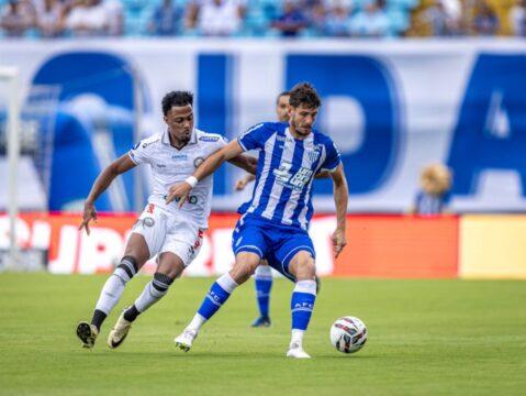 Jogadores do Avaí e do Operário-PR em campo