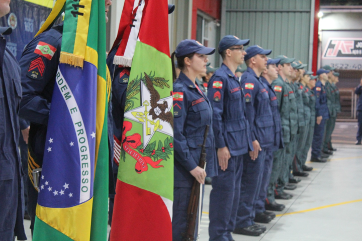 Bombeiros em cerimônia de passagem de comando em Joaçaba