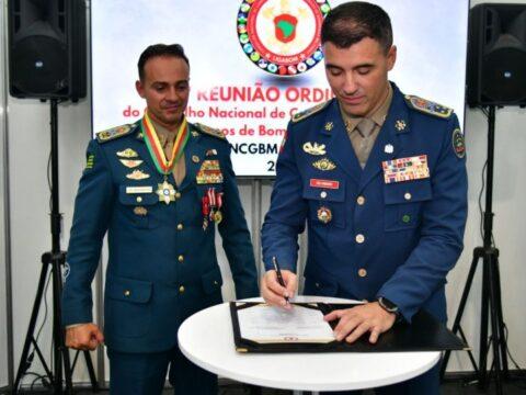 Coronel Fabiano de Souza assumindo a presidência da LIGABOM