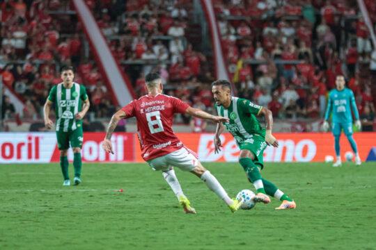 Jogadores da Chapecoense e Atlético-MG em campo