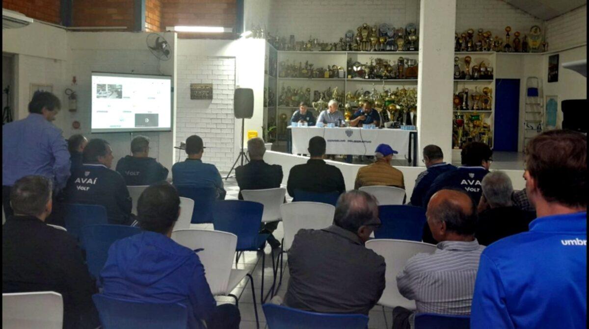 Conselho Deliberativo do Avaí durante reunião