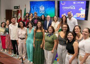 Crianças brincando na Cuidoteca da UFSC
