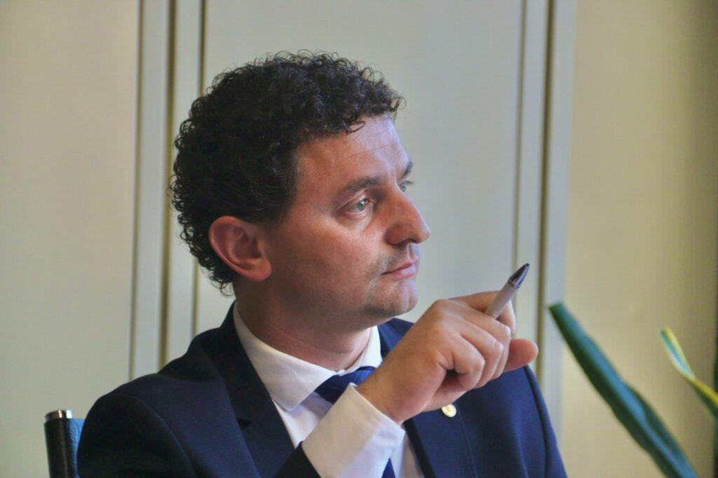Deputado federal Pezenti protocola representação no TCU contra licitação do STF para empresa monitorar redes sociais