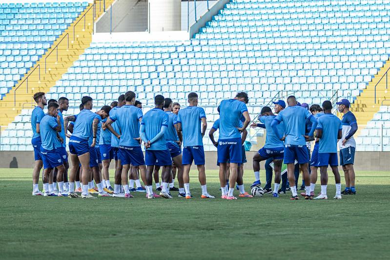Imagem do treino do Avaí antes do jogo contra a Ponte Preta