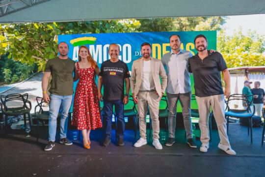 Lideranças políticas e empresariais reunidas em evento promovido por Daniel Freitas