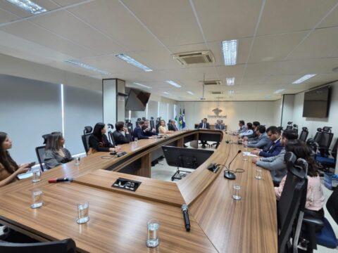 CNDL e representantes do comércio em reunião em Brasília
