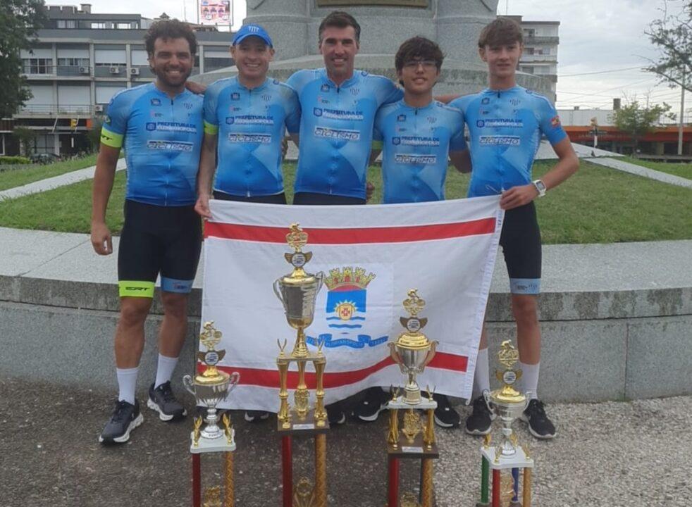 Foto da equipe de ciclismo AVAÍ / FME Florianópolis / APGF