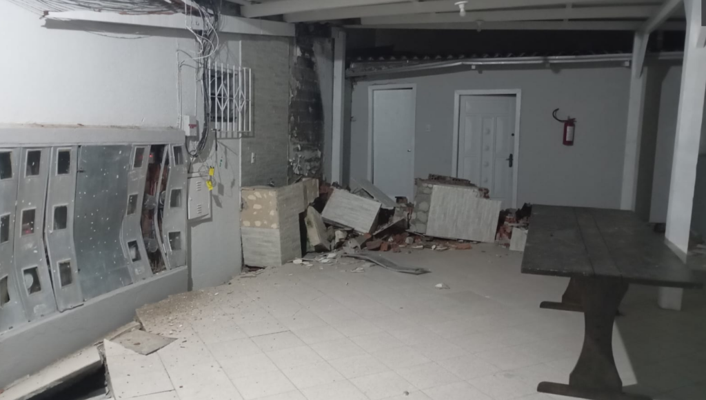 Equipes atuam no entorno do Edifício Irajá