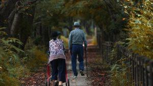 Pesquisa da UFSC identifica alto risco de quedas em idosos brasileiros