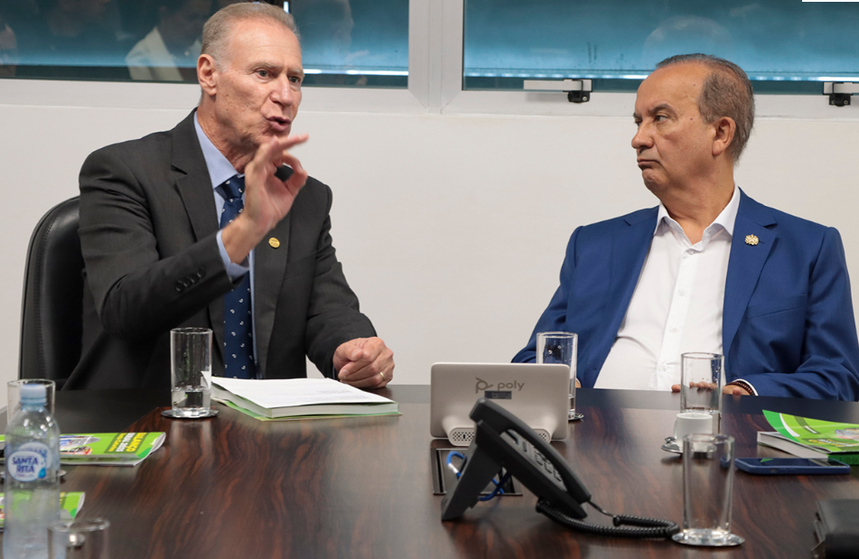 Governador Jorginho Mello entrega contas do Governo de SC de 2025 ao TCE/SC