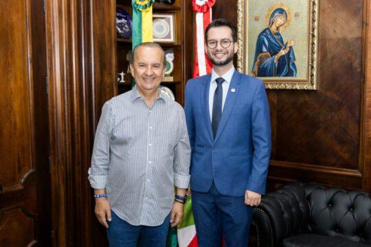 Jorginho Mello e Arão Josino em cerimônia de posse