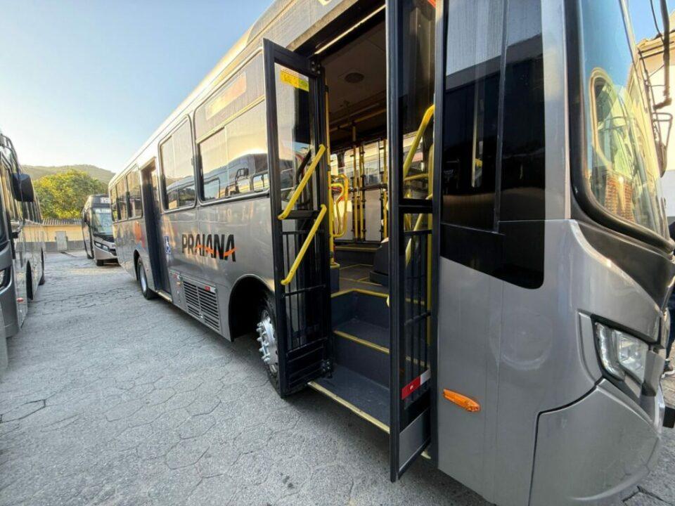 Ônibus modernos com ar-condicionado e wi-fi em Itapema