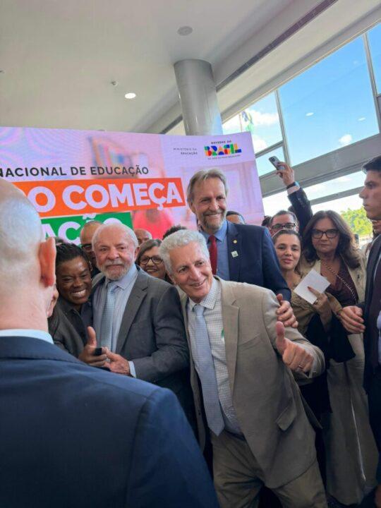 Imagem ilustrativa do Plano Nacional de Educação com a presença de Pedro Uczai