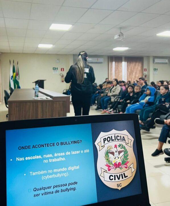 Polícia Civil de Santa Catarina combate o bullying nas escolas