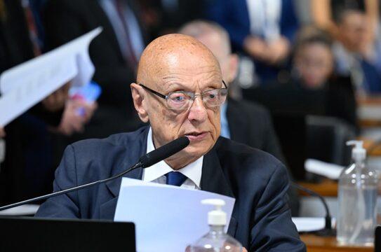 Postes de energia e telecomunicações compartilhados