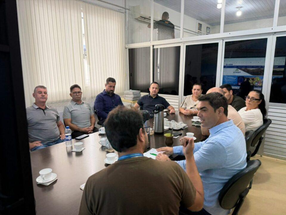 Prefeito de Itapema Alexandre Xepa reúne-se com gerente da Celesc em Itajaí para discutir melhorias na rede elétrica