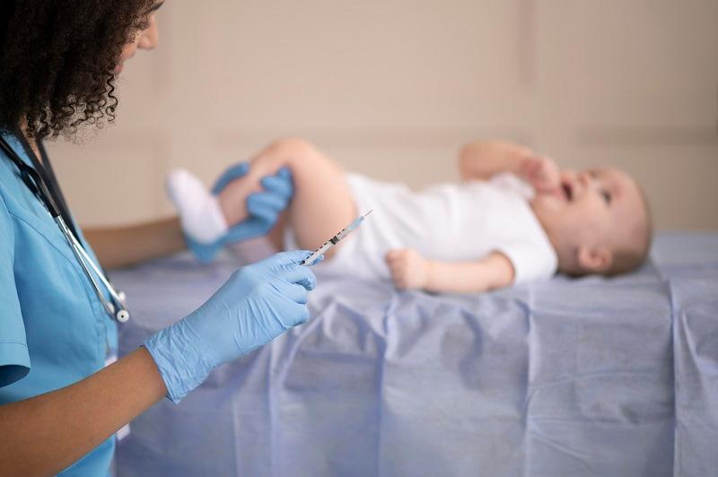 Doses do anticorpo nirsevimabe para prematuros e crianças com comorbidades