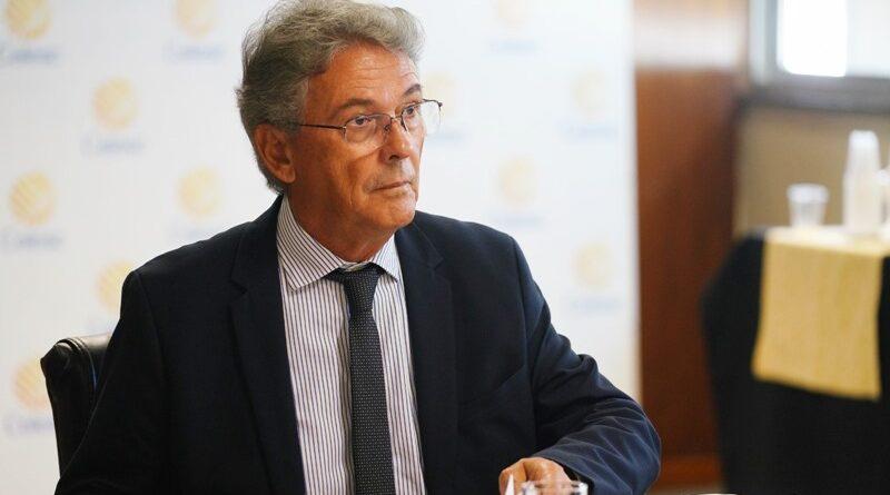 Tarcísio Rosa sendo substituído por Edson Moritz na presidência da Celesc