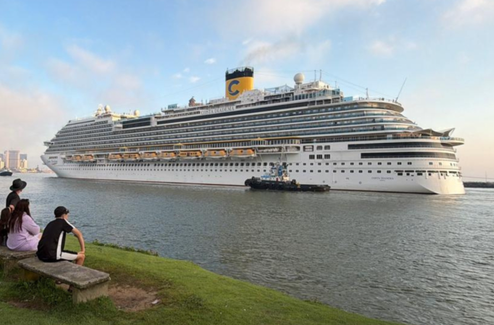 Navio atracado no porto de Itajaí
