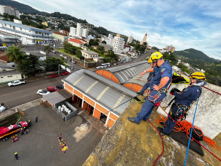 Bombeiros em Treinamento