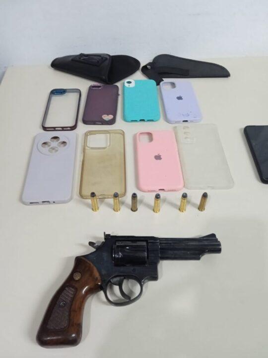 Arma de uso restrito apreendida