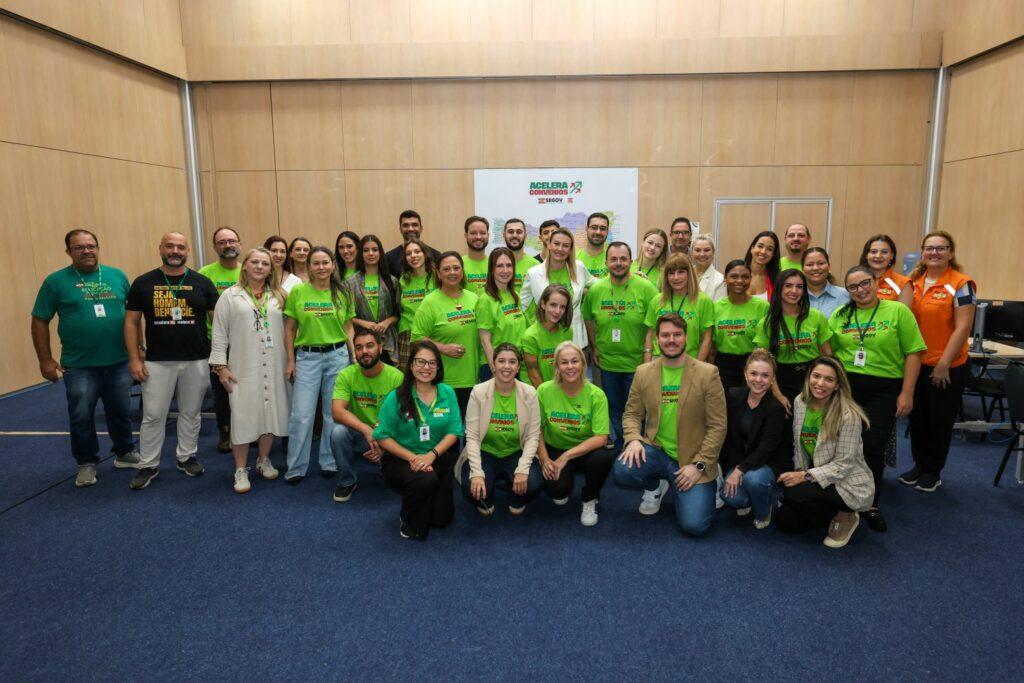 Representantes reunidos para análise de convênios em evento
