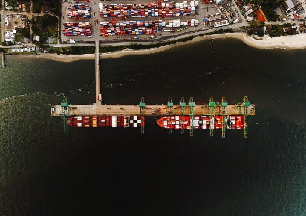 Terminal de contêineres no Porto Itapoá
