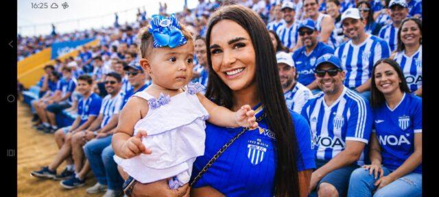 Camisas usadas em jogo especial do Avaí em leilão