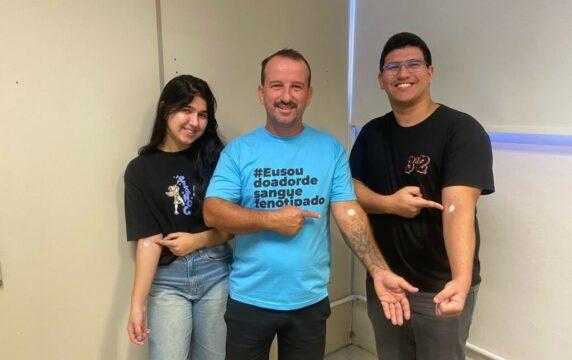 Família doando sangue juntos para a campanha do Hemosc em Santa Catarina