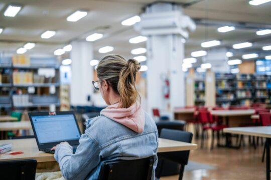 Decisão Judicial Ameaça Acesso à Universidade Gratuita em SC