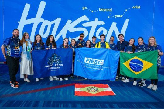 Equipe Pipeline Surfers na competição de robótica educacional