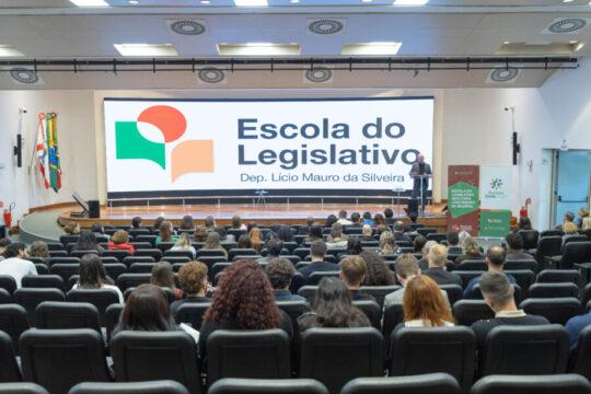 Estudantes participando do Estágio Visita na Alesc