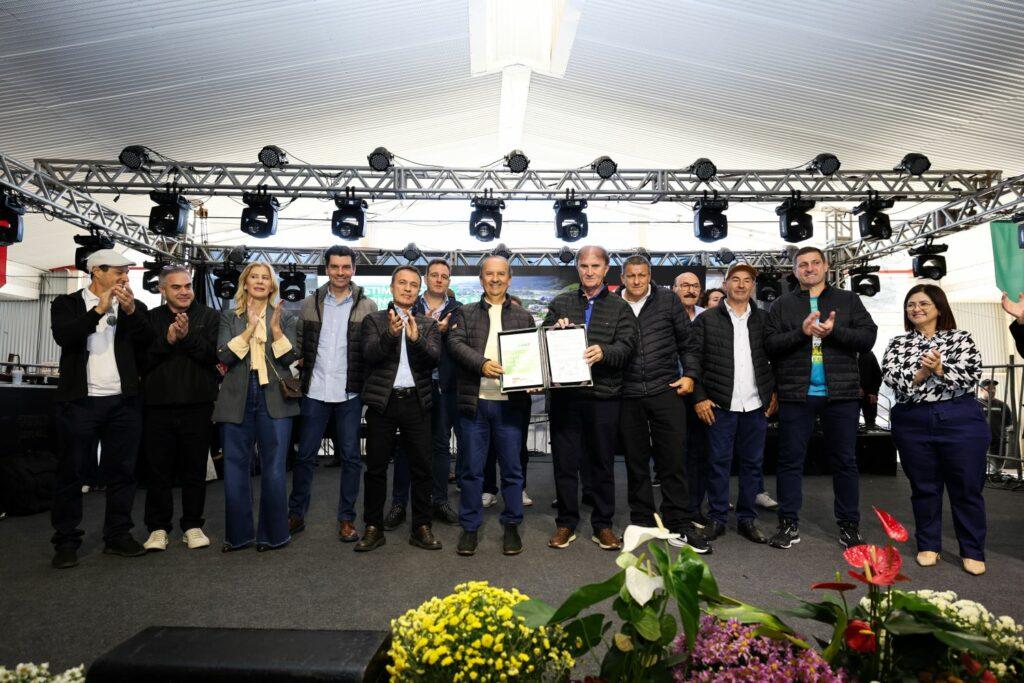 Governador Jorginho Mello durante evento em Turvo