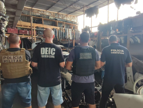 Peças automotivas apreendidas durante operação contra desmanche clandestino