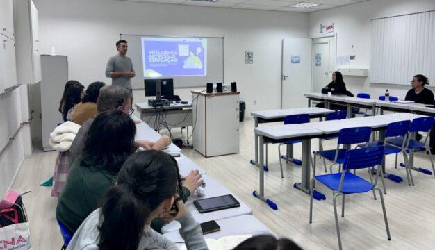 Palestra sobre Inteligência Artificial na Educação