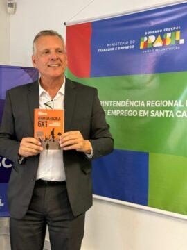 Capa do livro de Paulo Eccel