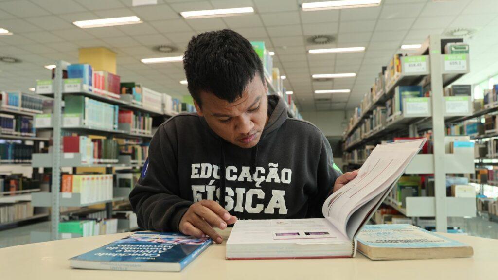 Estudantes em sala de aula