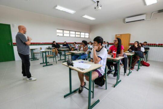 Salas de aula com sistema de ar condicionado
