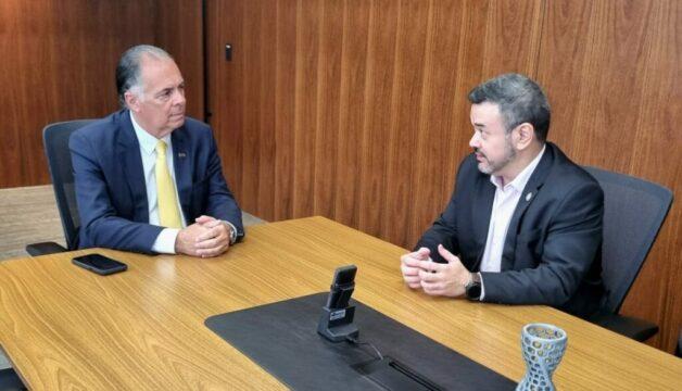 Edgard Usuy reunido com empresários catarinenses