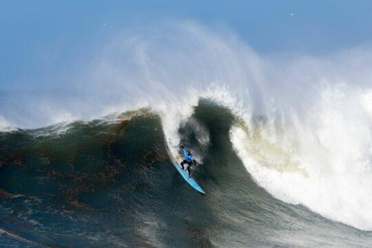 Catarina Lorenzo campeã surfe ondas gigantes em Santa Catarina
