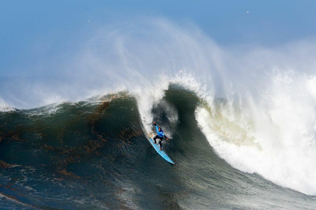 Catarina Lorenzo campeã surfe ondas gigantes em Santa Catarina