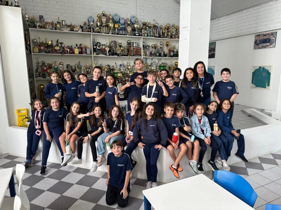 Alunos do Sesc Palhoça visitam a Ressacada pelo projeto Paz e Harmonia no Futebol